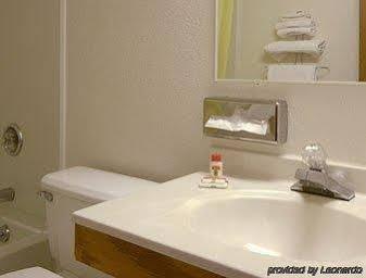 Super 8 By Wyndham Pulaski Esterno foto