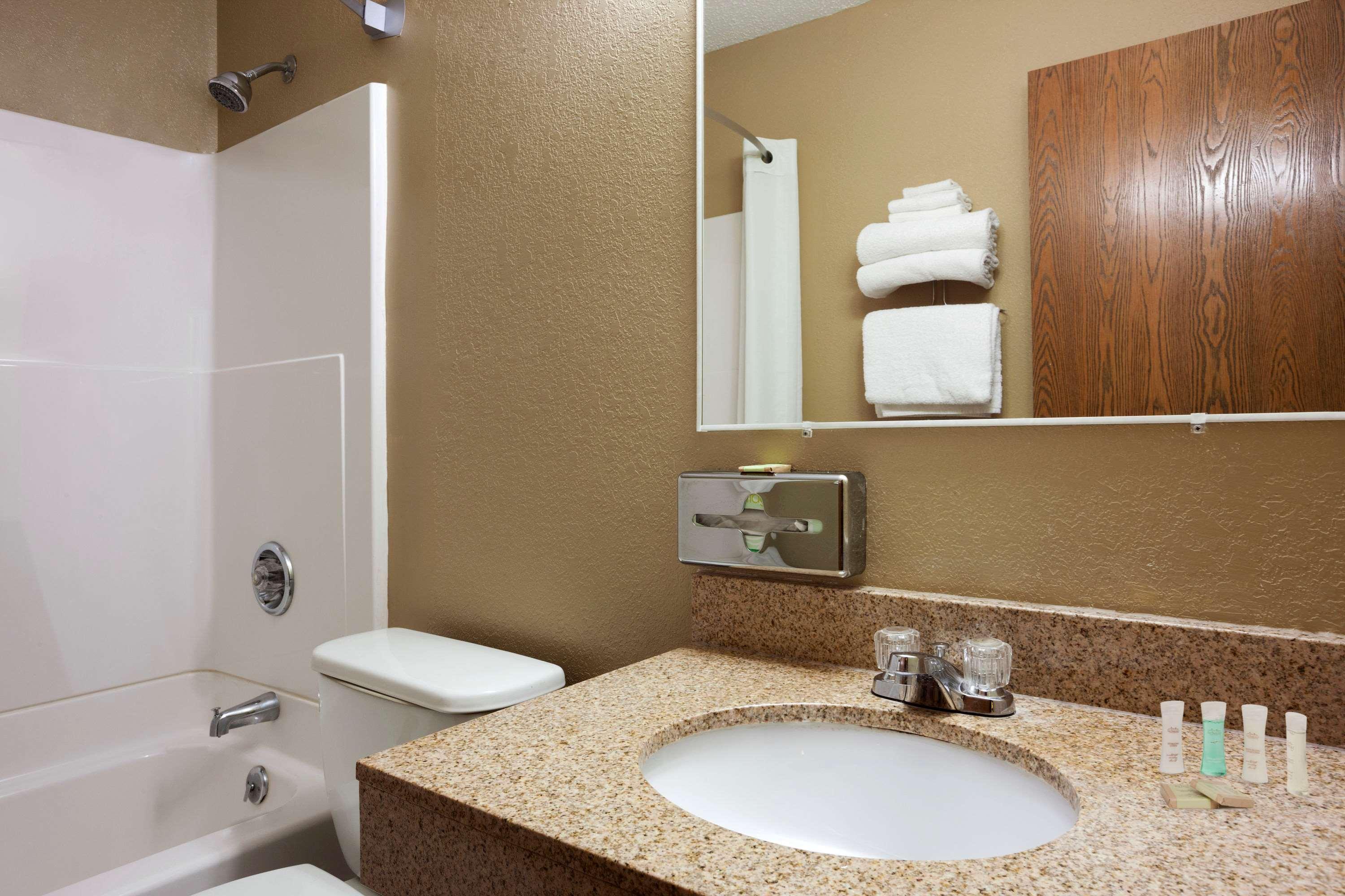 Super 8 By Wyndham Pulaski Esterno foto