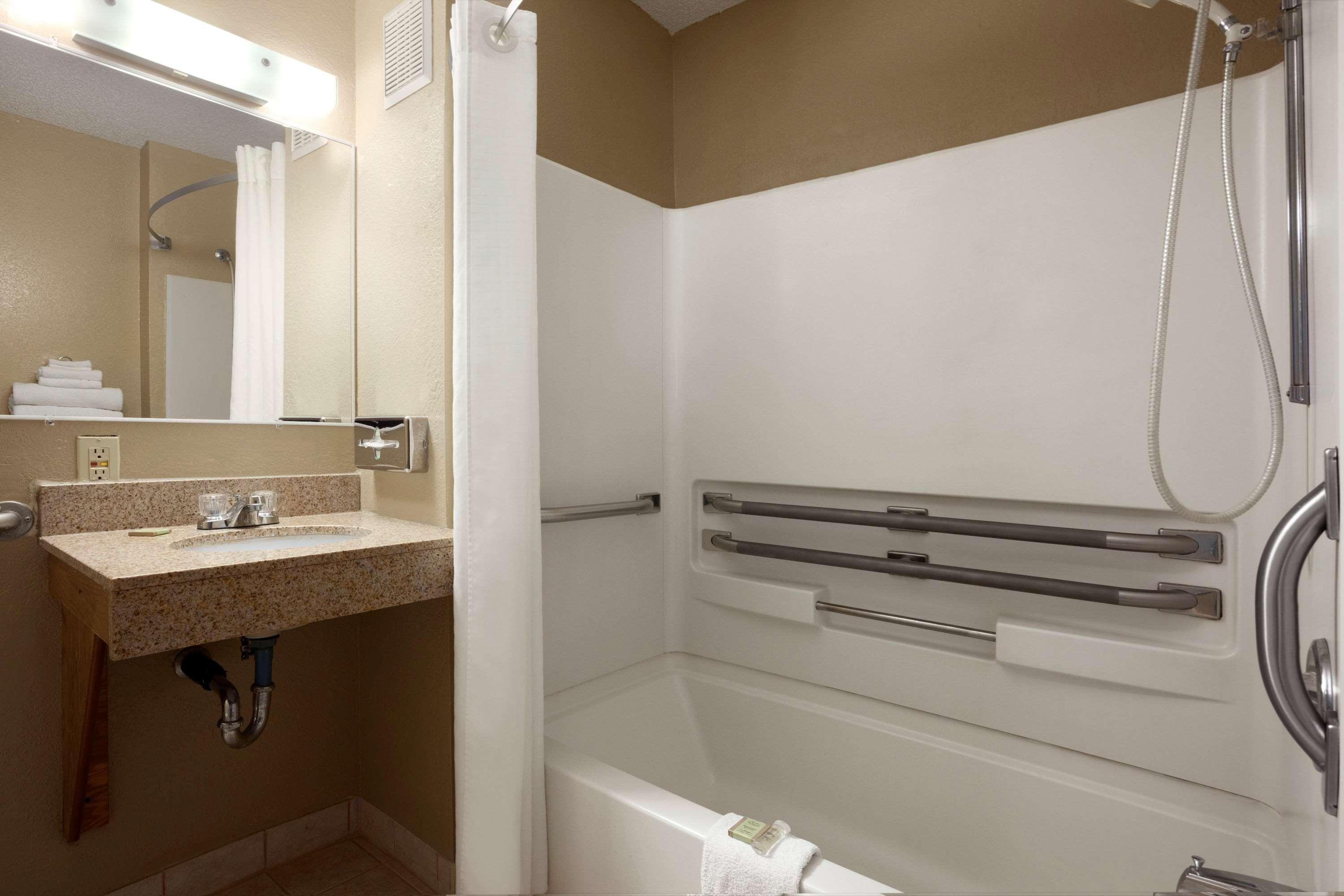 Super 8 By Wyndham Pulaski Esterno foto