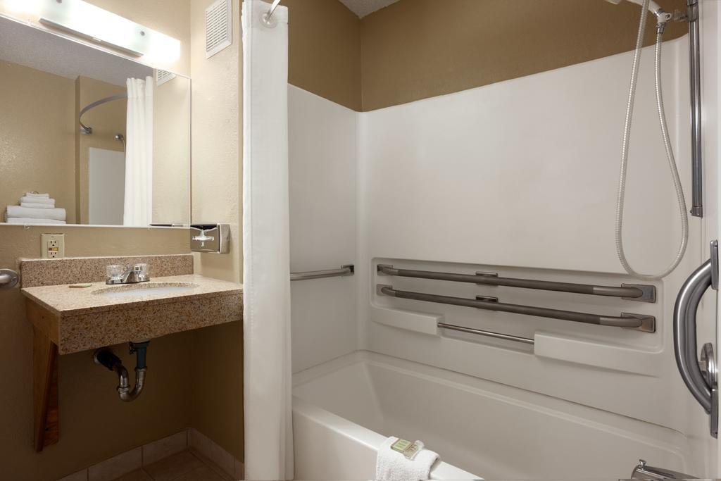 Super 8 By Wyndham Pulaski Esterno foto